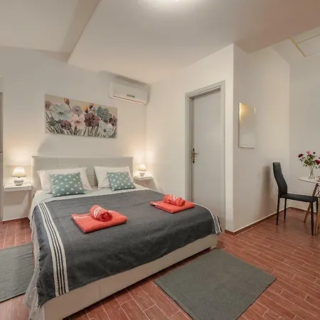 Pensionat Lavander 3 Private With Bathroom And Balcony Pula