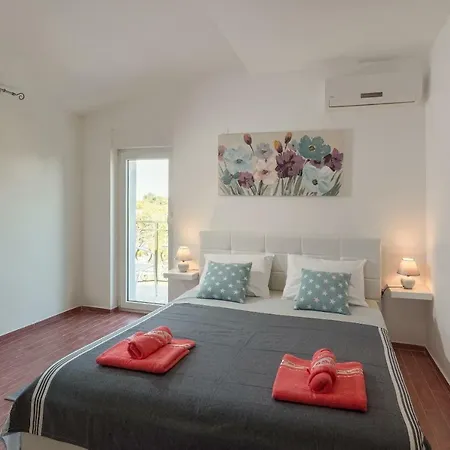 Lavander 3 Private With Bathroom And Balcony Guest house 2*