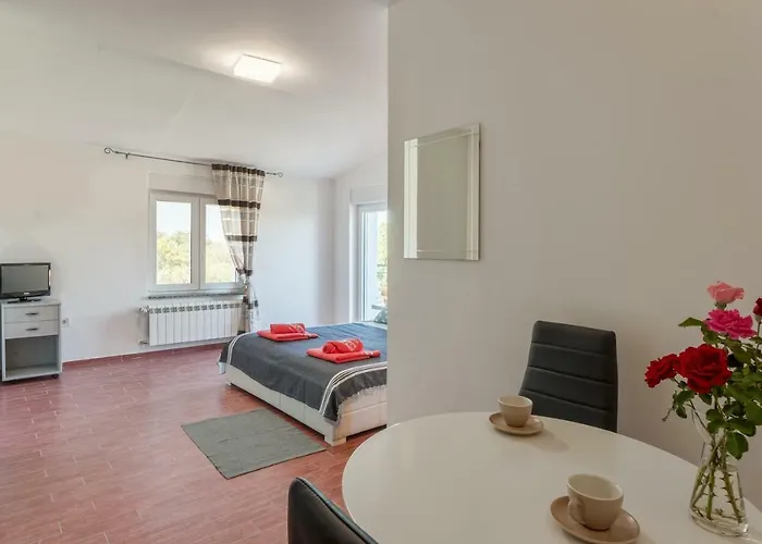 Lavander 3 Private With Bathroom And Balcony 3* Pula