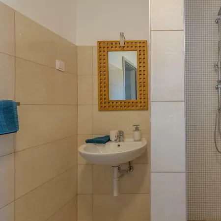 Гостьовий будинок Lavander 3 Private With Bathroom And Balcony Пула